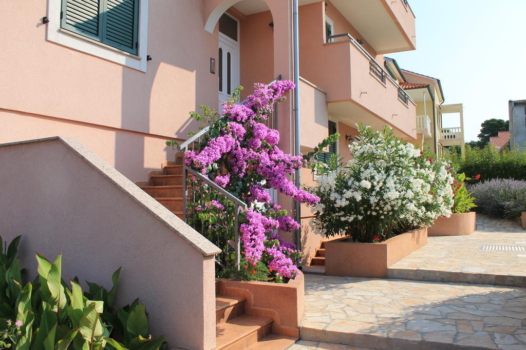 Apartments Lara & Luka Задар Экстерьер фото